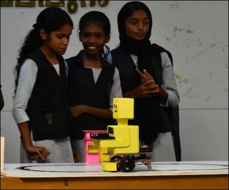 Students presenting the Medicine Delivery Robot